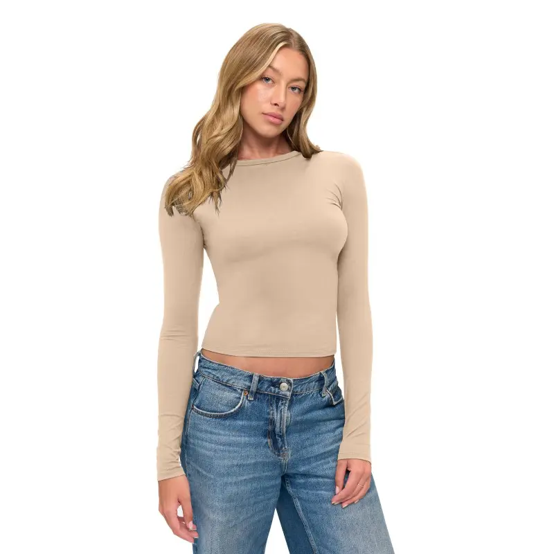 Wholesale beige long-sleeve fitted crop top paired with blue denim jeans