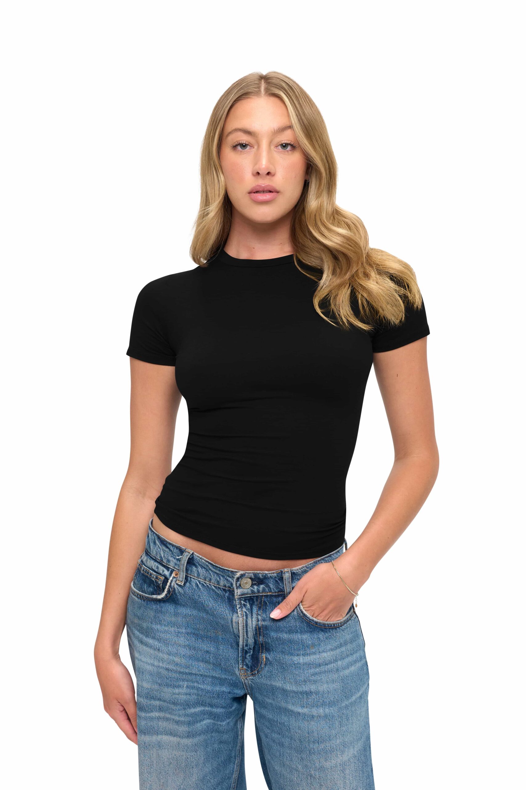 Wholesale women's black short-sleeve crew neck fitted t-shirt with blue denim jeans